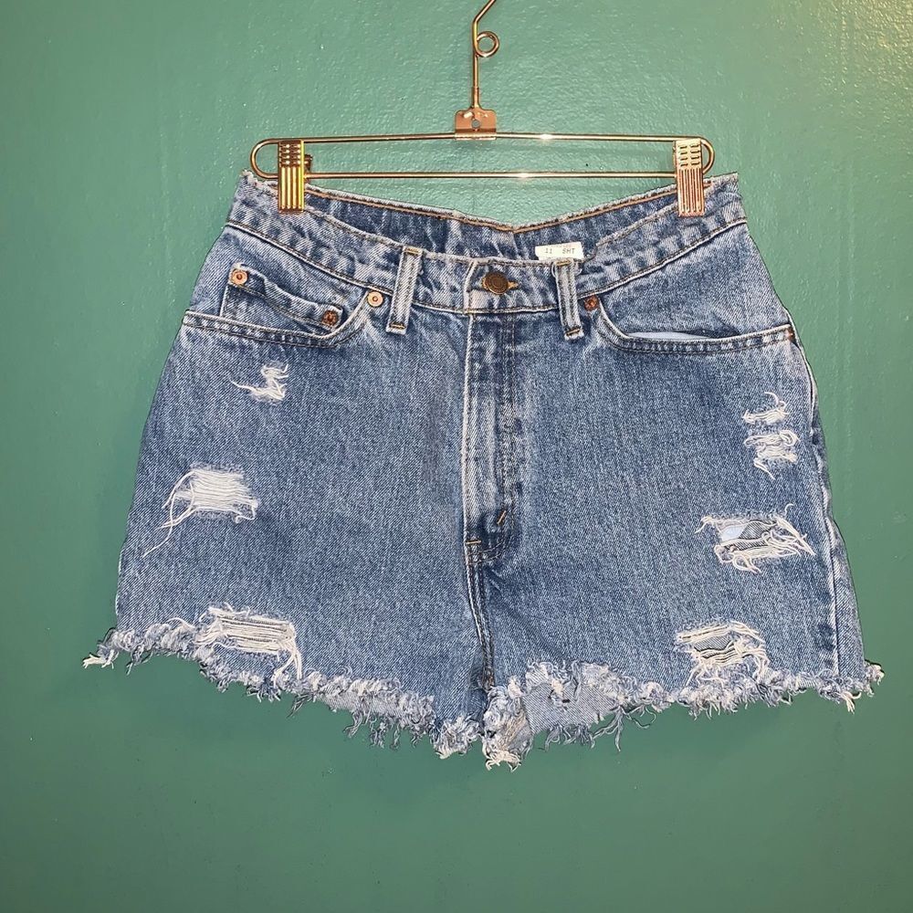 Levi’s 512 vintage high waisted distressed Frayed denim shorts